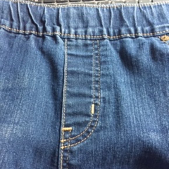 Levi Signature Totally Shaping Pull-On Boot Cut Jeans - Picture 5 of 5